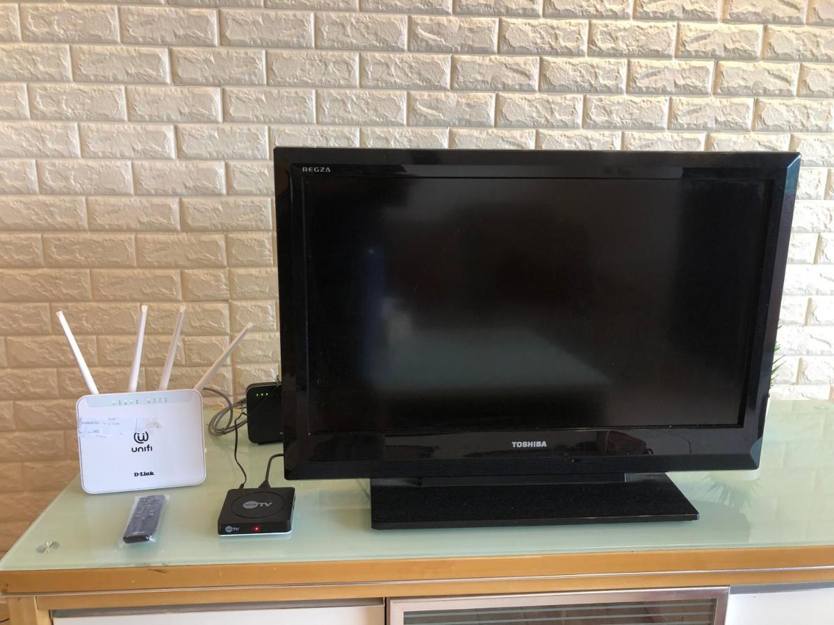 Riverbank Suites Waterfront Кучинг Экстерьер фото