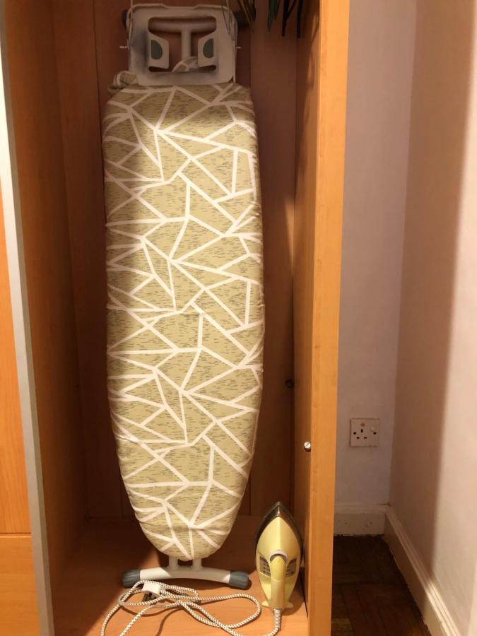 Riverbank Suites Waterfront Кучинг Экстерьер фото