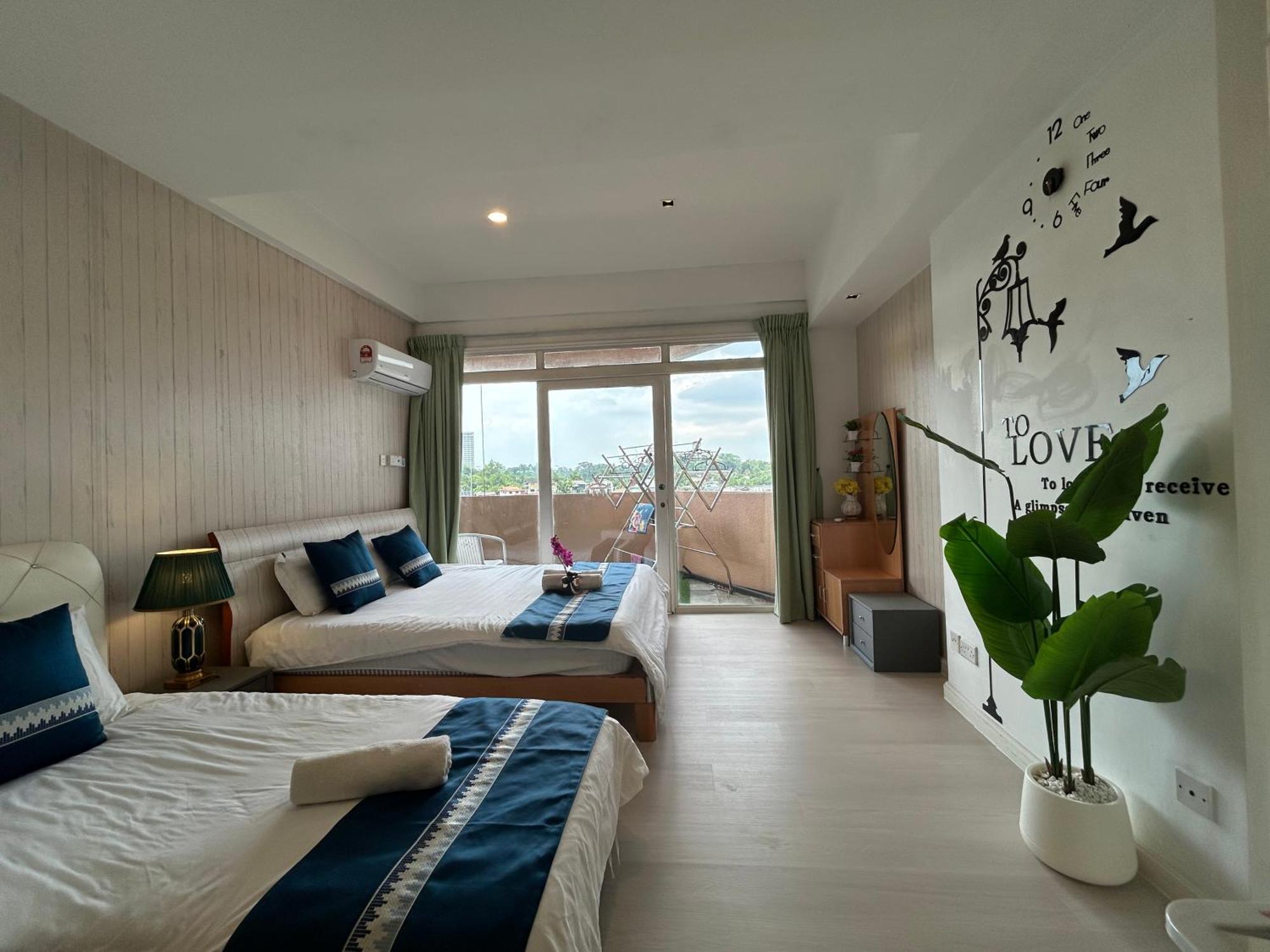 Riverbank Suites Waterfront Кучинг Экстерьер фото